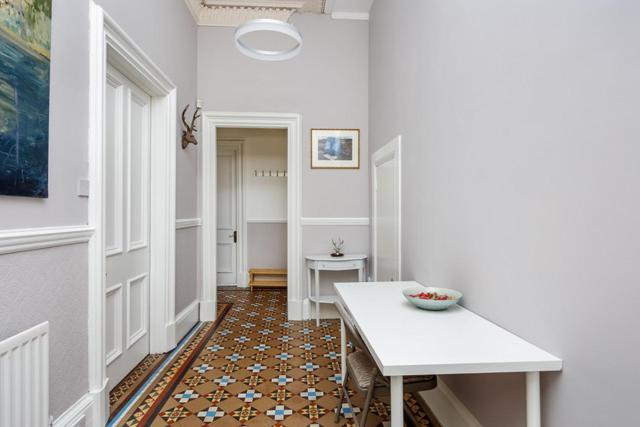 A Two Bedroom Apartment - Victorian Villa At 8 Priestfield Road Edimburgo Esterno foto